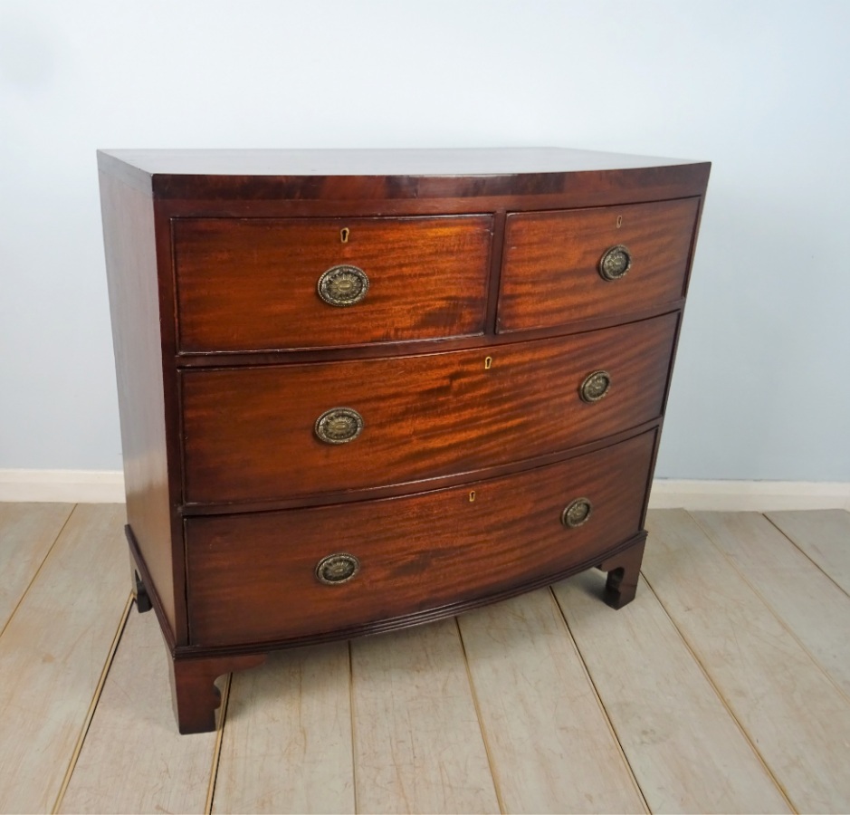 A Mahogany Bow Fronted Chest of Drawers of Small Proportions (3).JPG