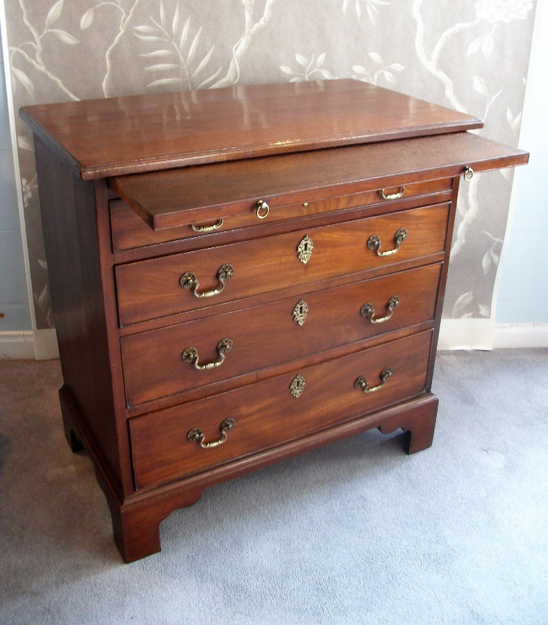 George lll Mahogany Bachelor's Chest of Drawers