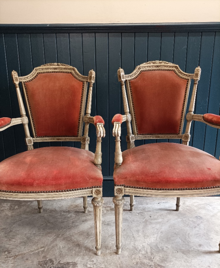 Pair of French Painted Bergère Dining Arm Chairs. (9).jpg